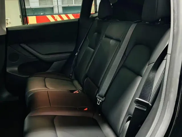 Tesla Model Y — Фото автомобиля 8