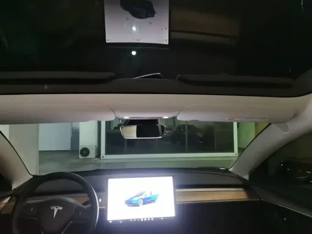 Tesla Model 3 — Фото автомобиля 17