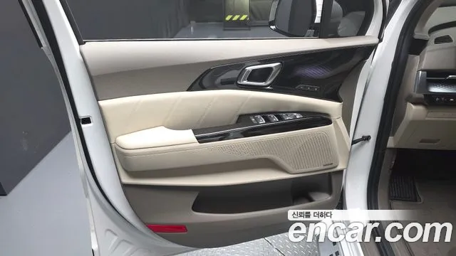 Kia Carnival Generation 4 — Фото автомобиля 13