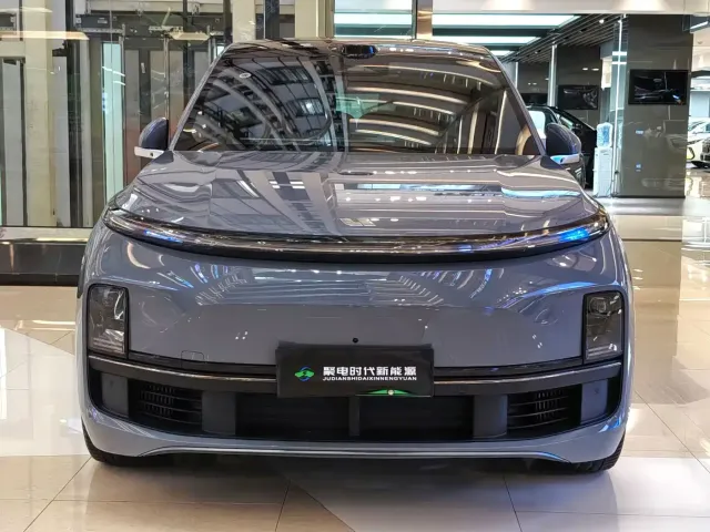Li Auto Li L8 2025 Max Smart Renewal Edition — Фото автомобиля 2