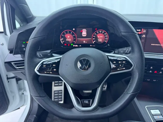 Volkswagen Golf — Фото автомобиля 8