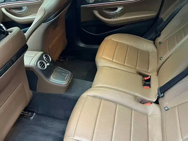 Mercedes-Benz E-Class — Фото автомобиля 8