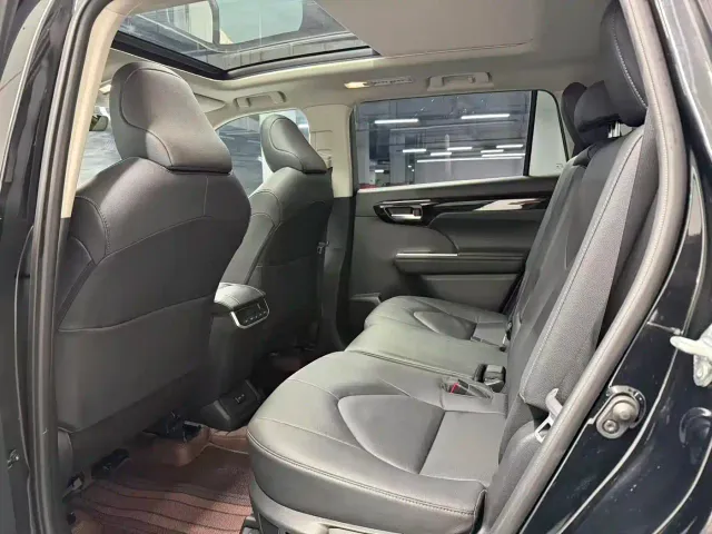 Toyota Highlander — Фото автомобиля 9