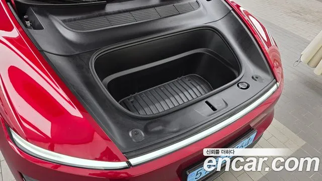 Tesla Model Y — Фото автомобиля 6