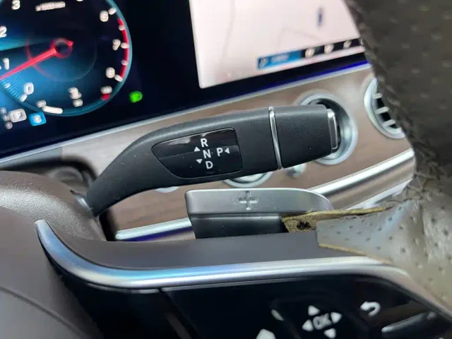 Mercedes-Benz E-Class — Фото автомобиля 27