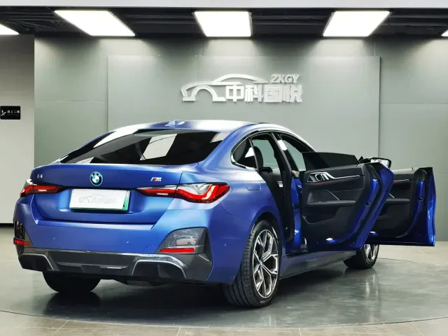 BMW i4 — Фото автомобиля 13