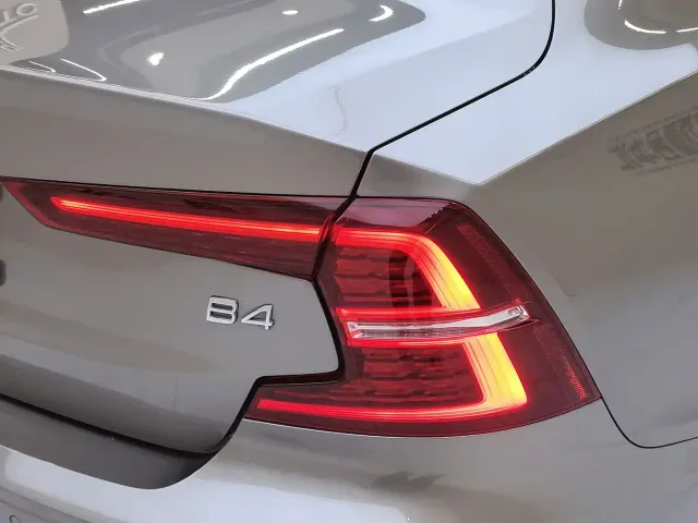 Volvo Volvo S60 2022 B4 Smart Comfort Luxury Edition — Фото автомобиля 10