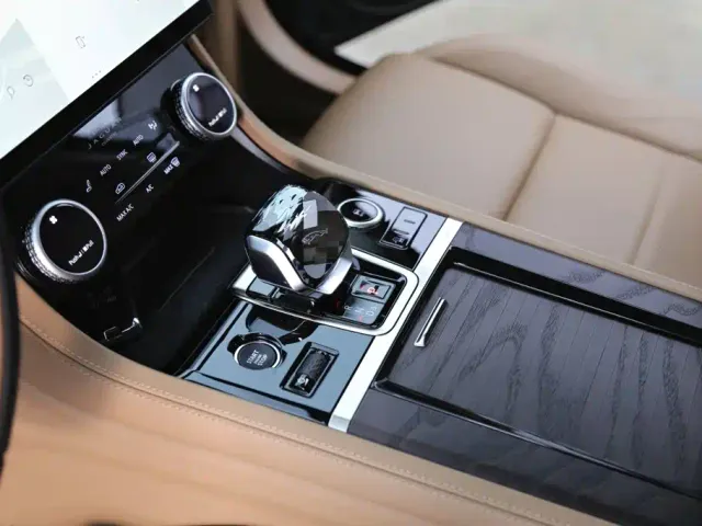 Jaguar XFL — Фото автомобиля 15