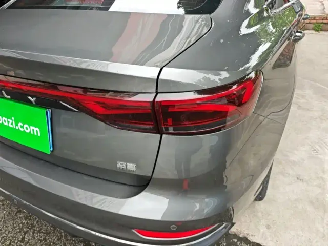 Geely Emgrand — Фото автомобиля 23