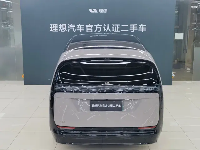 Li Auto MEGA — Фото автомобиля 19