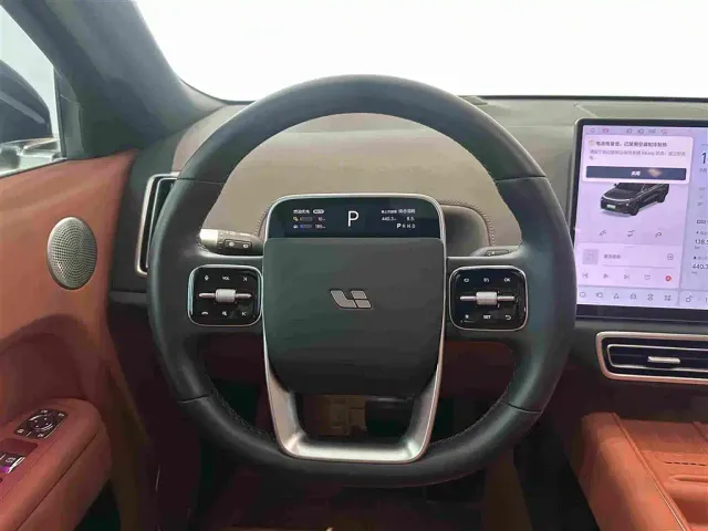 Li Auto L8 — Фото автомобиля 12
