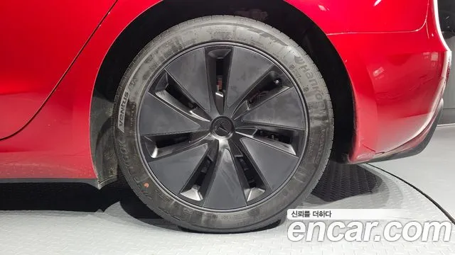 Tesla Model 3 — Фото автомобиля 6