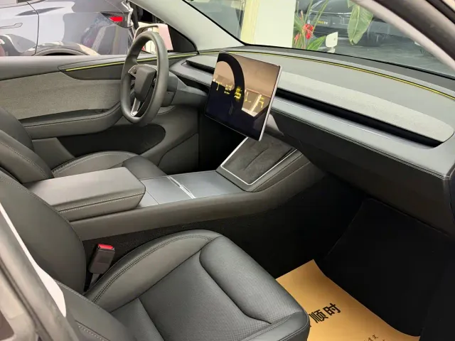 Tesla Model Y — Фото автомобиля 3