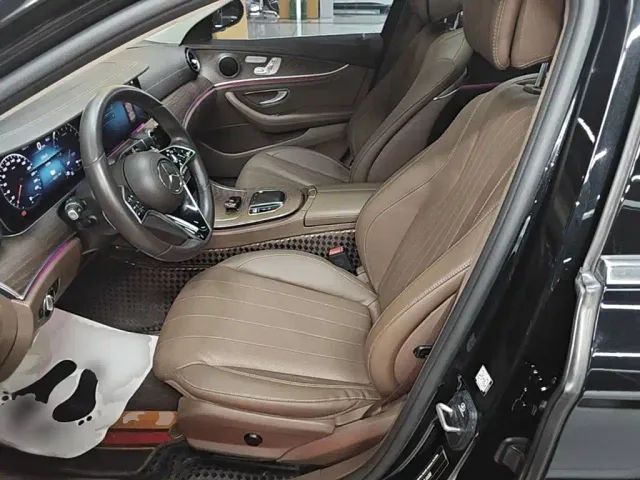 Mercedes-Benz E-Class — Фото автомобиля 14