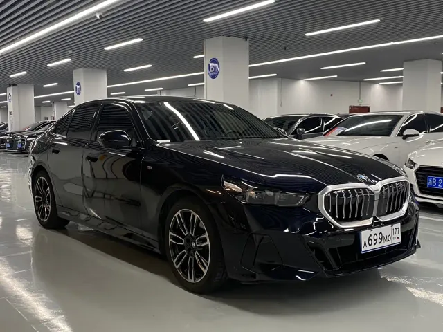 BMW 5 Series — Фото автомобиля 3