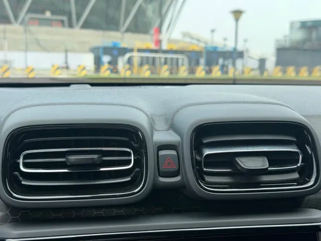 Lynk & Co 03 — Фото автомобиля 26