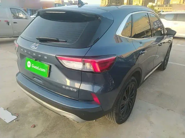 Ford Escape — Фото автомобиля 4