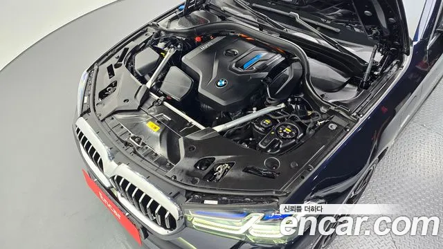 BMW 5 Series — Фото автомобиля 9