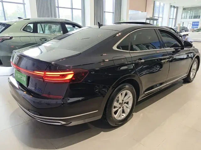 Volkswagen Passat — Фото автомобиля 6