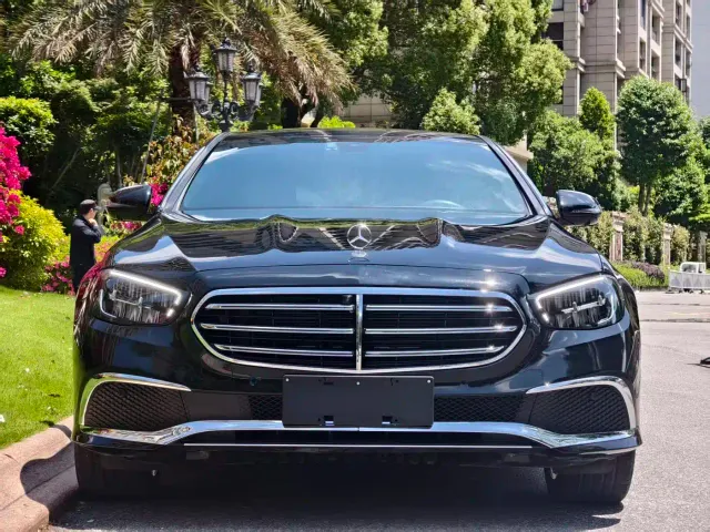 Mercedes-Benz E-Class — Фото автомобиля 2