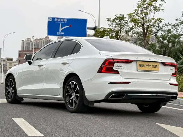Volvo S60 — Фото автомобиля 18