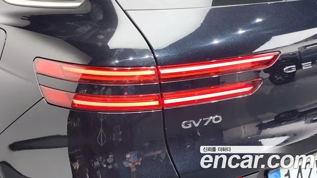 Genesis GV70 — Фото автомобиля 23
