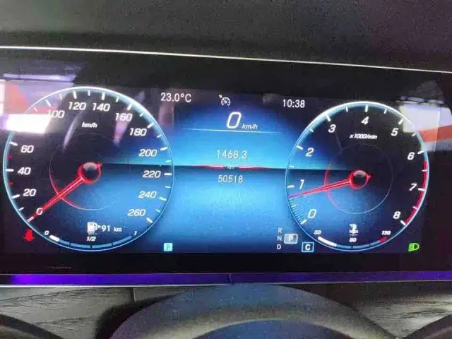 Mercedes-Benz E-Class — Фото автомобиля 6