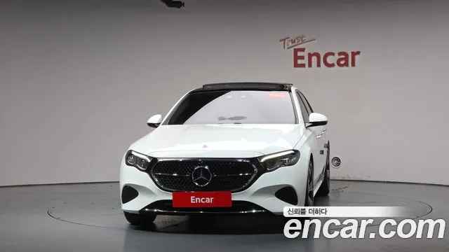 Mercedes-Benz E-Class — Фото автомобиля 3