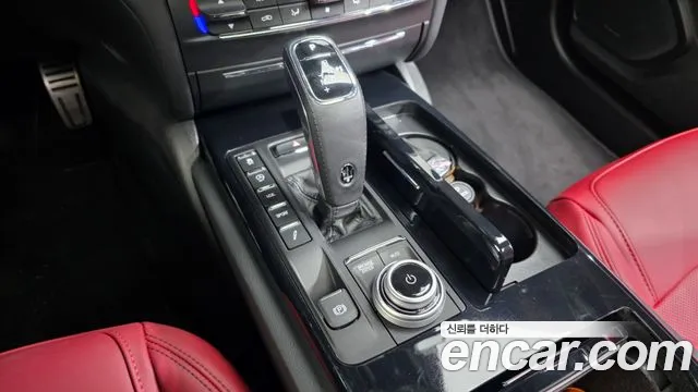 Maserati Ghibli — Фото автомобиля 9