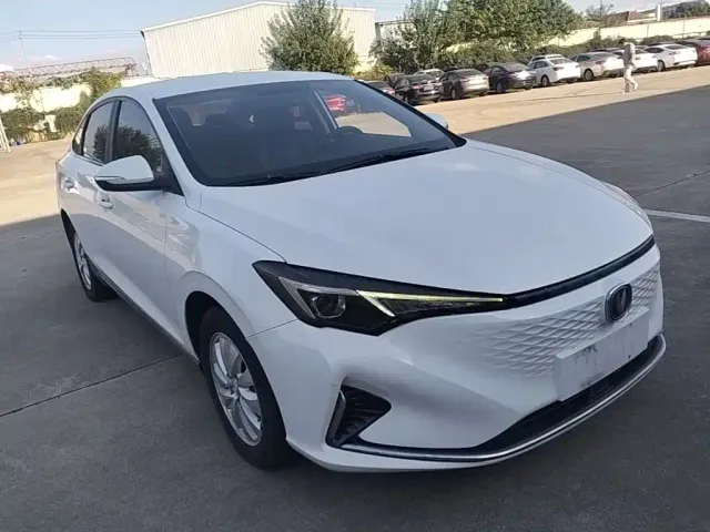 Changan Eado — Фото автомобиля 3