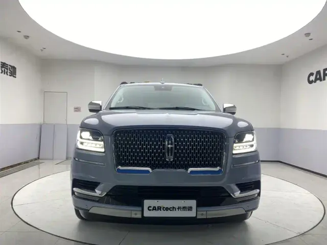Lincoln Navigator — Фото автомобиля 3