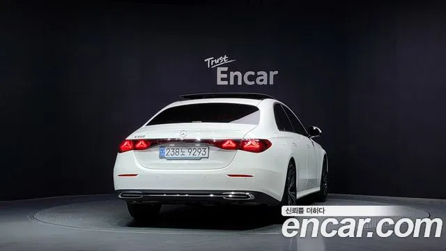 Mercedes-Benz E-Class — Фото автомобиля 4