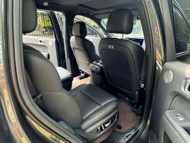 Li Auto L8 — Фото автомобиля 8