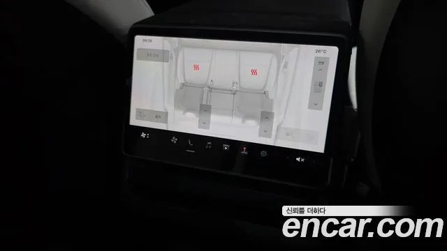 Tesla Model Y — Фото автомобиля 6