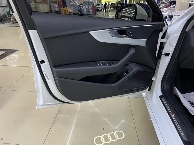 Audi A4L — Фото автомобиля 6
