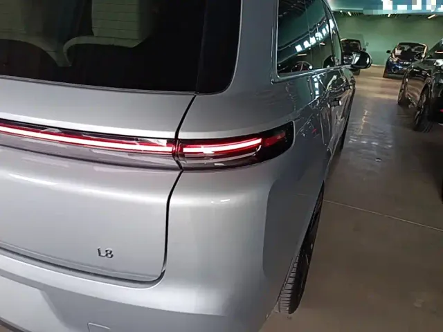Li Auto L8 — Фото автомобиля 7