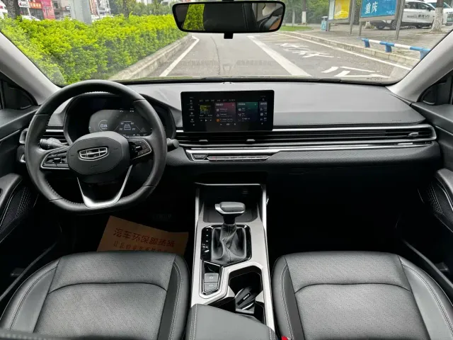 Geely Emgrand — Фото автомобиля 13