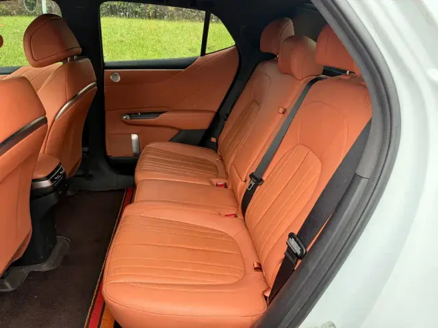 Changan Qiyuan E07 — Фото автомобиля 12