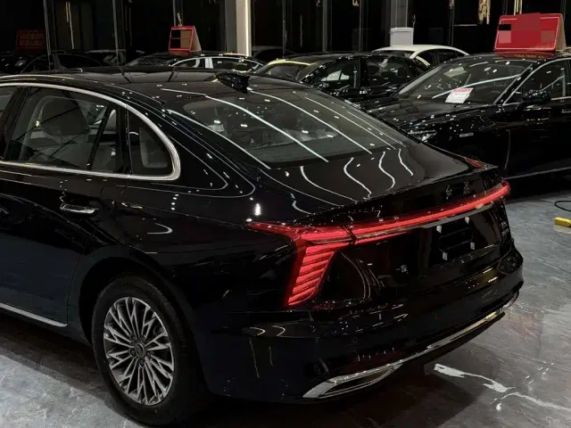 Hongqi H5 — Фото автомобиля 18