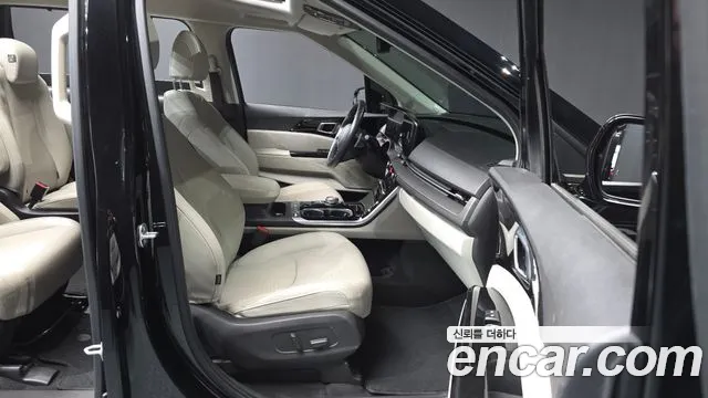 Kia Carnival Generation 4 — Фото автомобиля 11