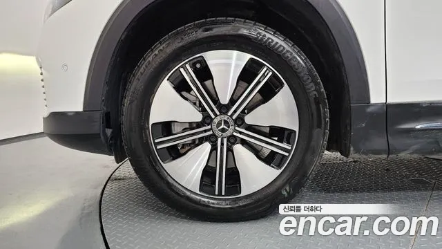 Mercedes-Benz EQB — Фото автомобиля 5