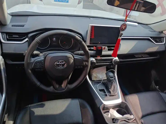 Toyota Wildlander — Фото автомобиля 12