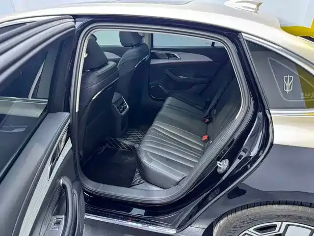 Hongqi H5 — Фото автомобиля 14
