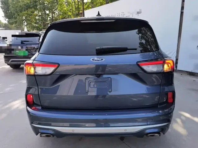 Ford Escape — Фото автомобиля 5