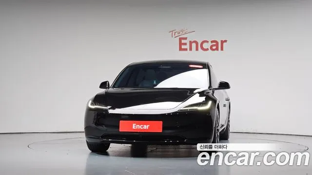 Tesla Model 3 — Фото автомобиля 3