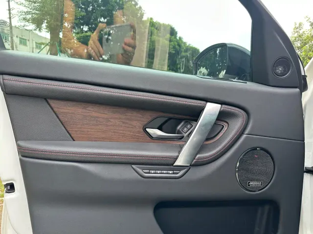 Land Rover Discovery Sport — Фото автомобиля 10
