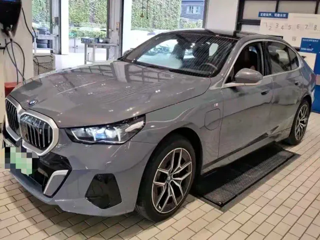 Фотография автомобиля — BMW i5