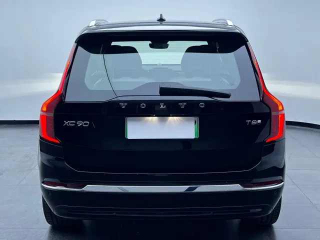 Volvo XC90 — Фото автомобиля 8