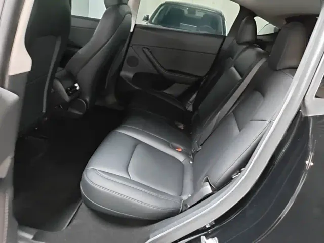 Tesla Model Y — Фото автомобиля 16