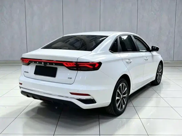 Geely Emgrand — Фото автомобиля 7